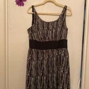 Sleeveless flirty dress black and gray